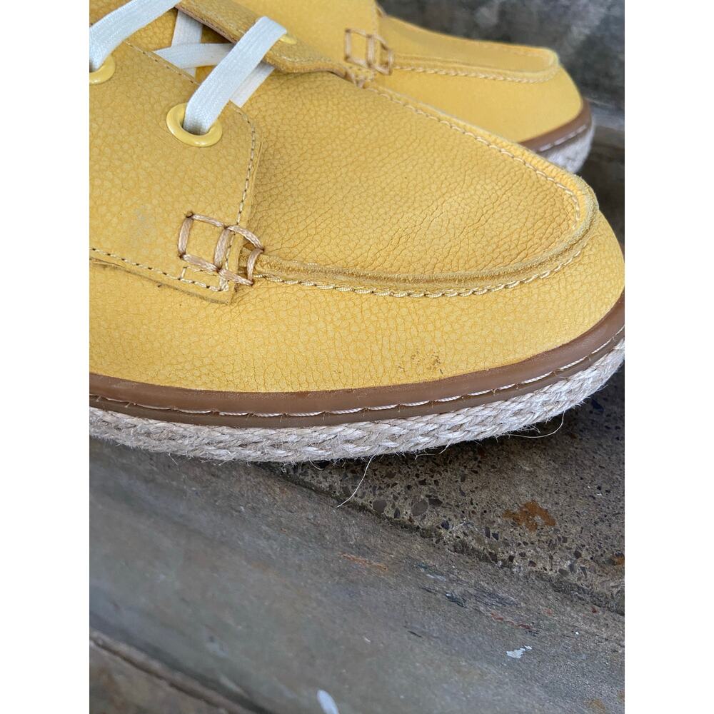 Vionic Bay espadrille boat shoes in yellow nubuck leather with white laces - Picture 7 of 10